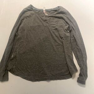 Gillian and O’Malley (Small) long sleeve grey shirt